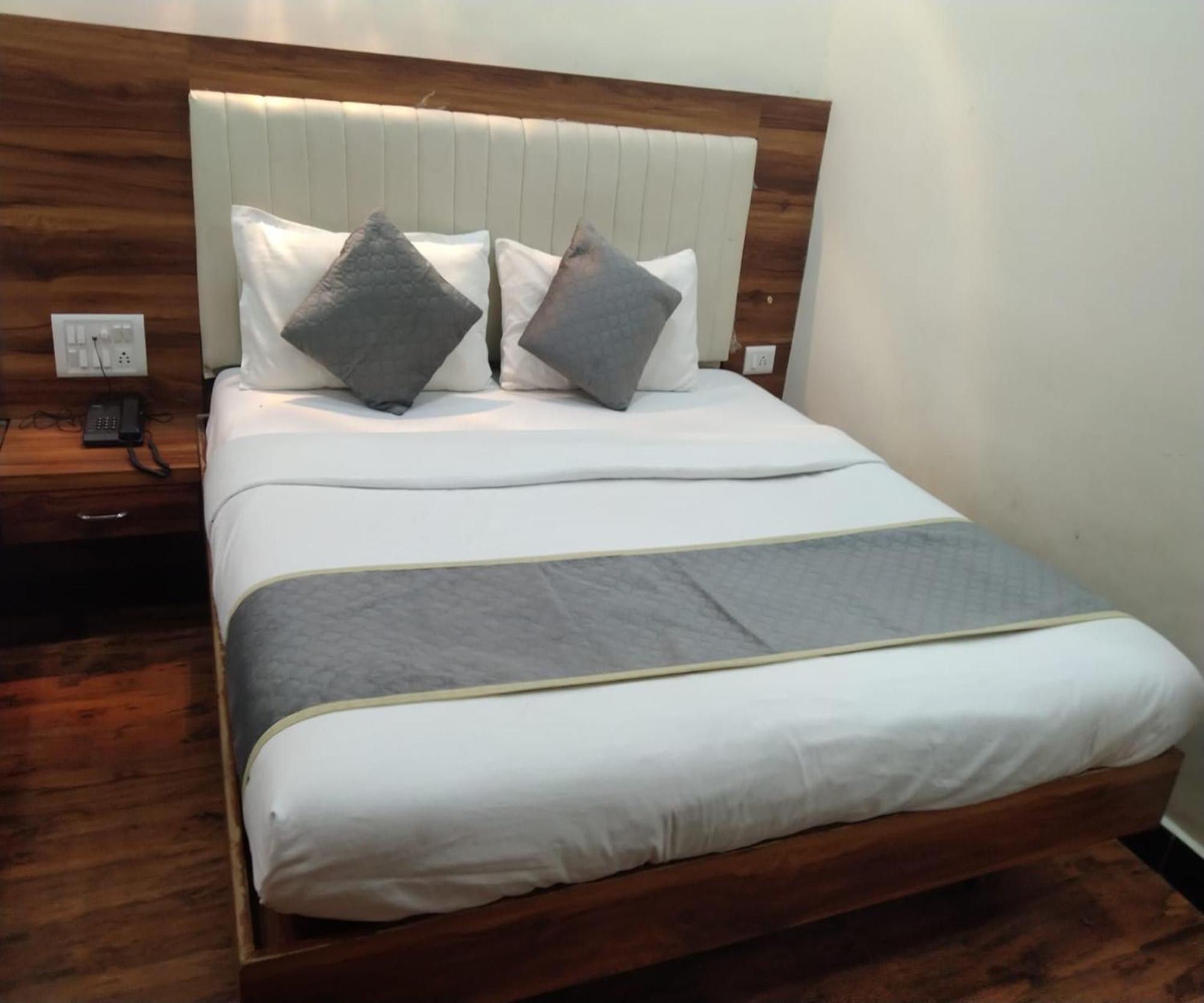 Hotel Air View Near Airport - Mumbai — Photos 1